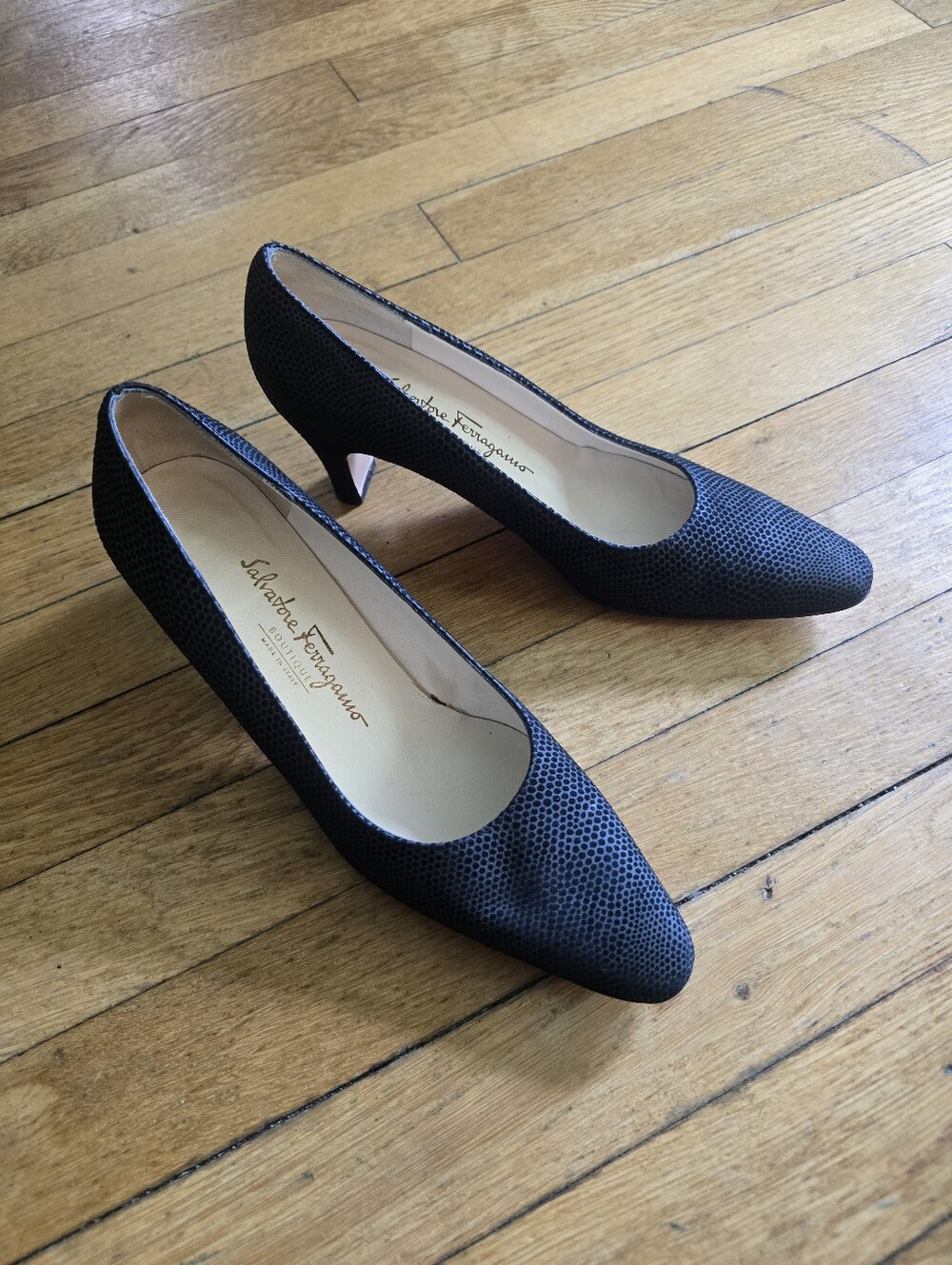 Salvatore Ferragamo Vintage 90s Lizard Embossed Kitten Heel Pumps Size 7B